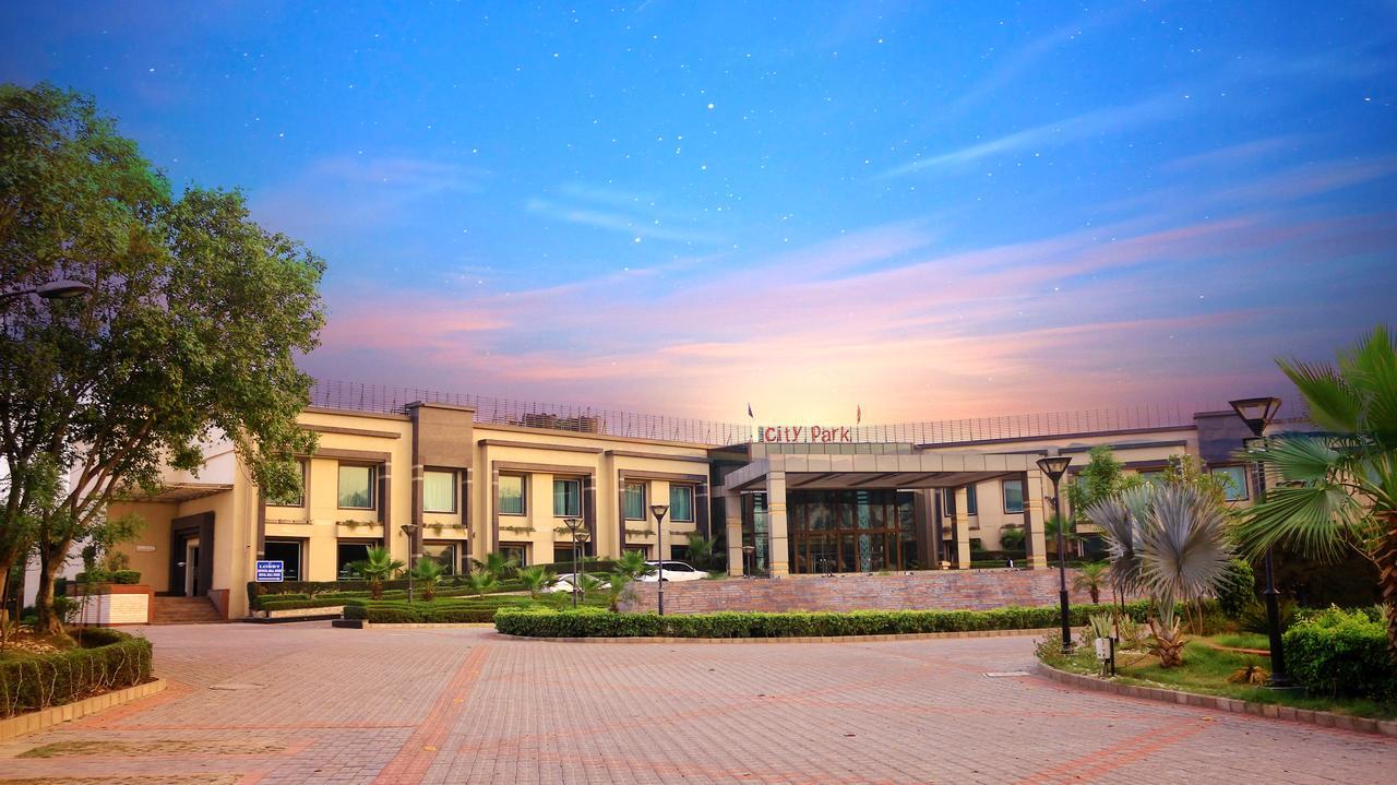 City Park Resort Bahādurgarh Exterior foto